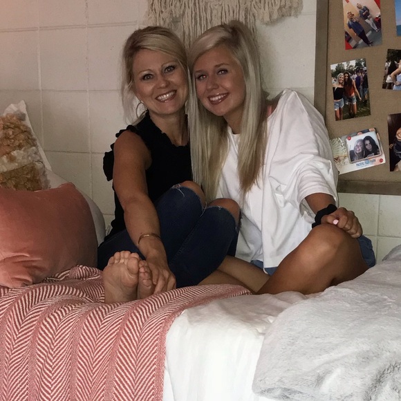 meet your posher duo, kandy & shelby - Picture 2 of 5